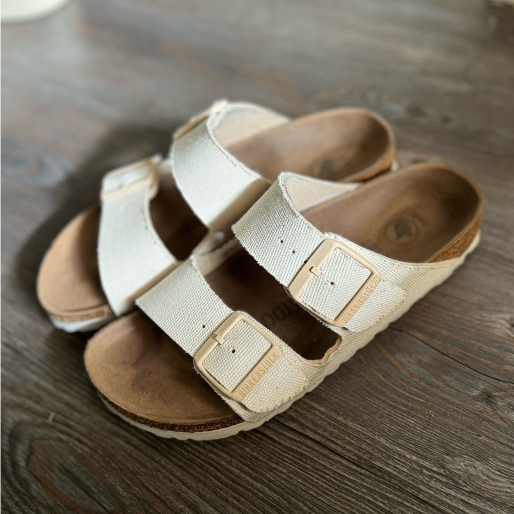Birkenstock Cream Sandals Minimalist Slip-On
